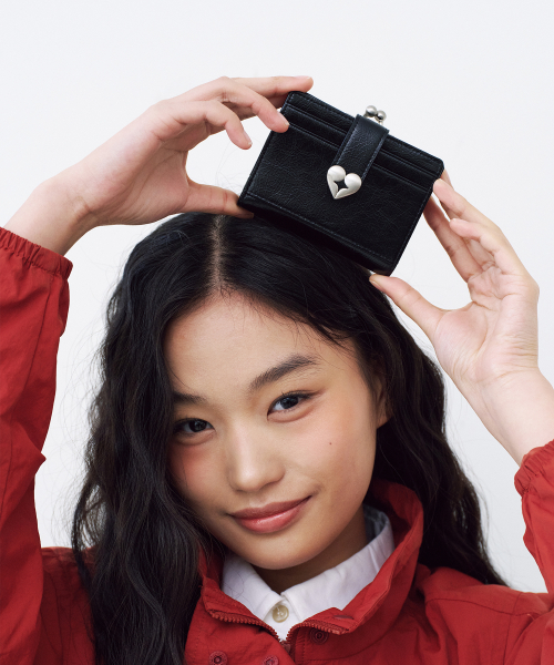 CRINKLE HEARTY FRAME BRIDGE WALLET - BLACK