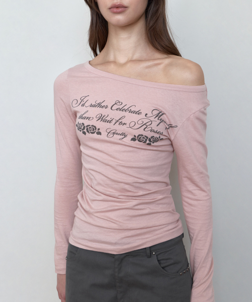 C ROSE GRAPHIC OFF-SHOULDER T-SHIRT_PINK