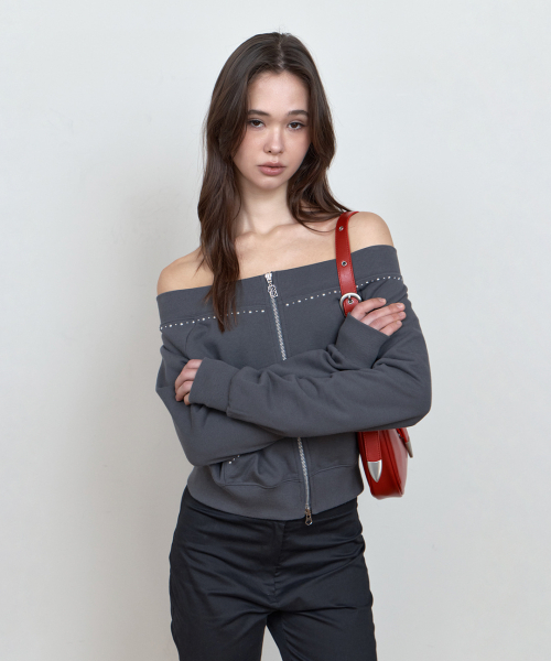 C STUDDED OFF-SHOULDER 2-WAY ZIP-UP_CHARCOAL