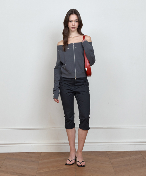 C STUDDED OFF-SHOULDER 2-WAY ZIP-UP_CHARCOAL