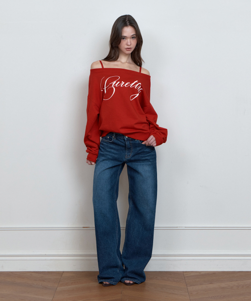 C LOGO GRAPHIC OFF-SHOULDER SWEATSHIRT_RED