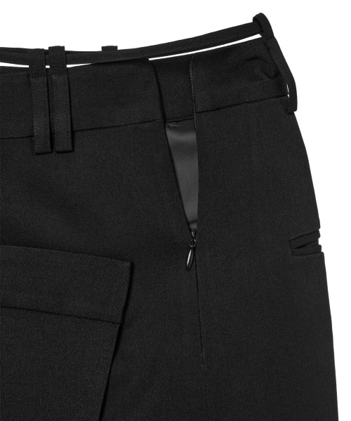 BELT LONG RAW SKIRT IN BLACK