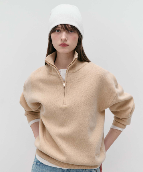 HIGH NECK KNIT HALF ZIP-UP BEIGE