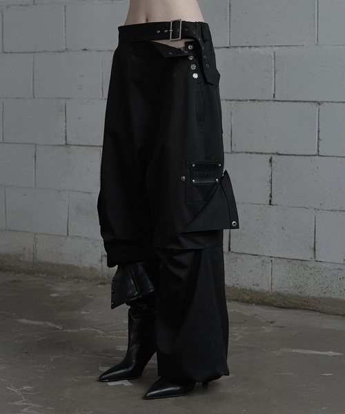 Belted Two-Pocket Cutline Oversized Pants (Black)