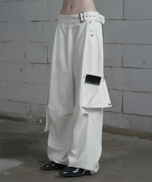 Belted Two-Pocket Cutline Oversized Pants (White)