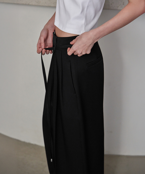 Curved Over Pintuck Slacks, BLACK