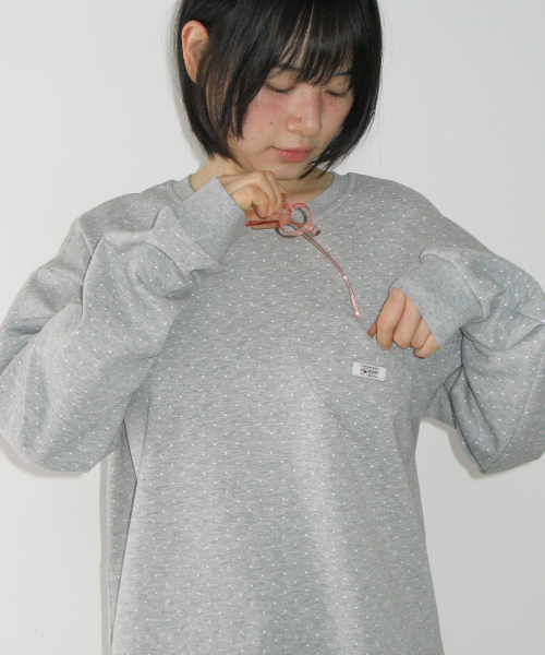 DOT HEART POCKET OVER FIT LONG SLEEVE GREY
