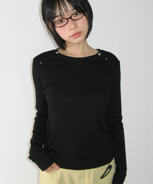 BUTTON SHOULDER SLIM FIT LONG SLEEVE BLACK
