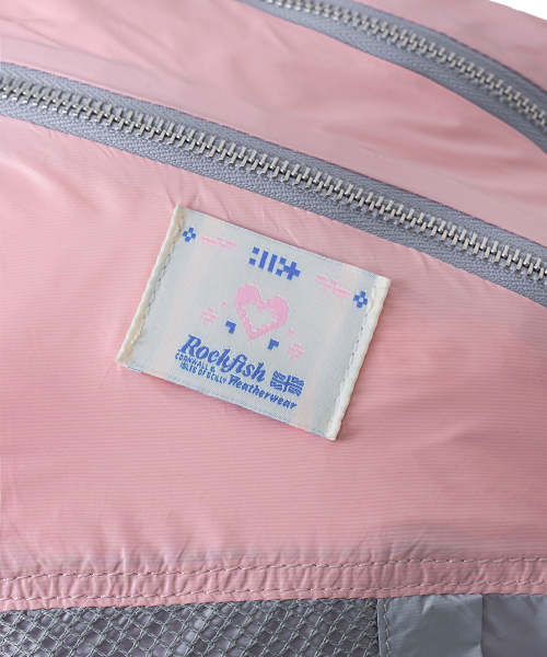 [× ILLIT] SLING BAG - PINK GREY