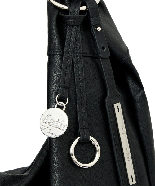 TWIST HANDLE SMALL HOBO BAG IN BLACK