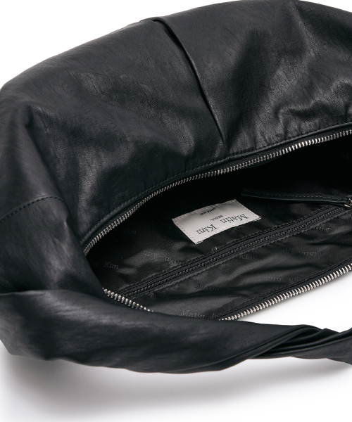 TWIST HANDLE SMALL HOBO BAG IN BLACK