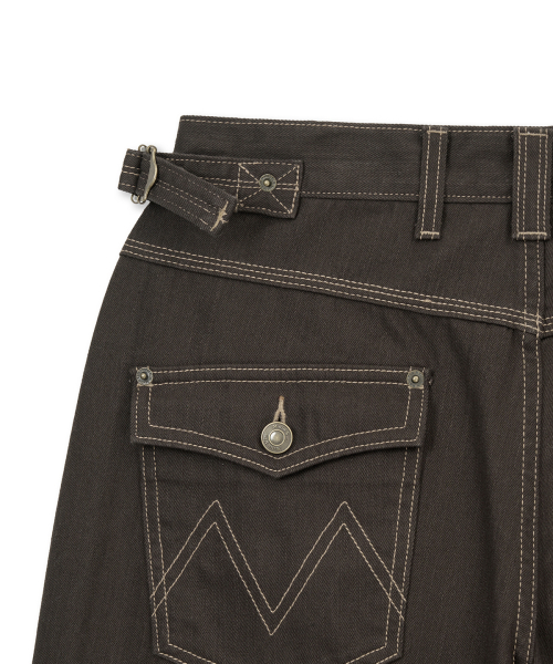WAIST BUCKLE STITCH POINT TWILL DENIM PANTS IN BROWN