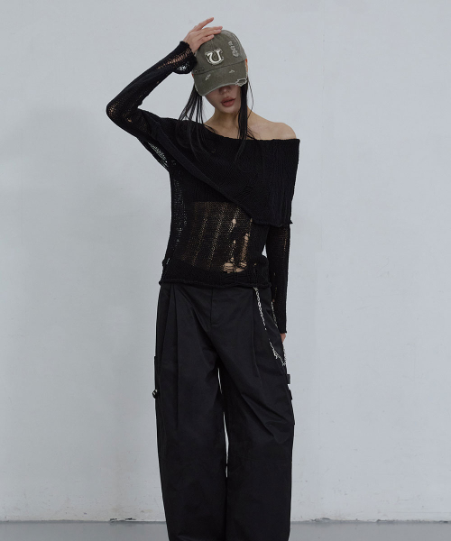 DISTRESSED OFF-SHOULDER TOP_ BLACK