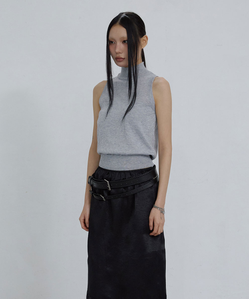 METALLIC SLEEVELESS TOP_ GREY