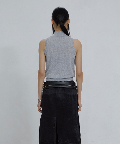 METALLIC SLEEVELESS TOP_ GREY