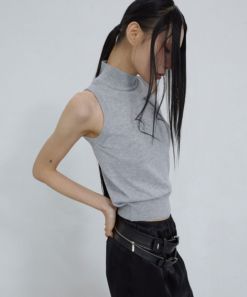 METALLIC SLEEVELESS TOP_ GREY