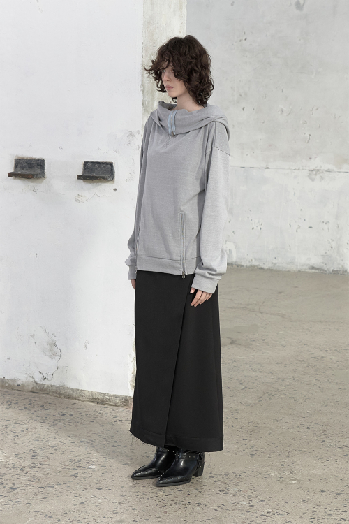 BIG HOODED SWEAT PULLOVER IN GREY