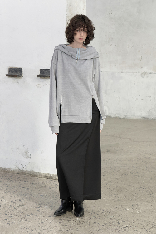 BIG HOODED SWEAT PULLOVER IN GREY