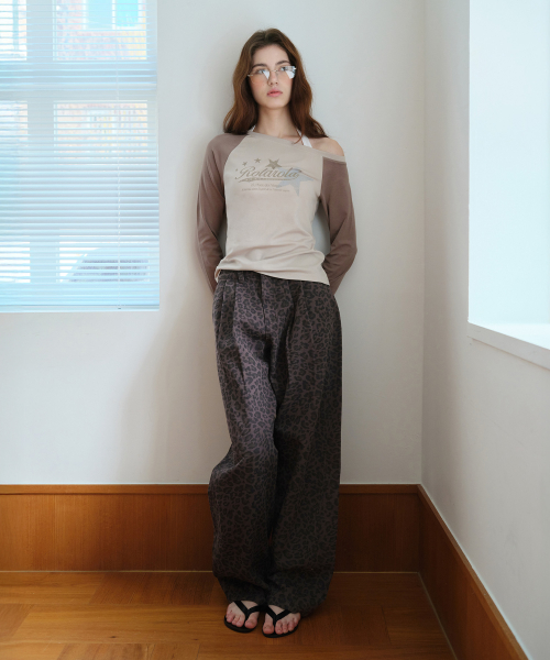 CURVED PINTUCK LEOPARD DENIM PANTS GRAY