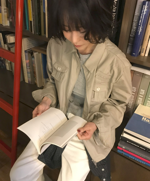 베이직 멀티 포켓 스트랩 포인트 하이드 블루종 코튼 자켓 [ 베이지]