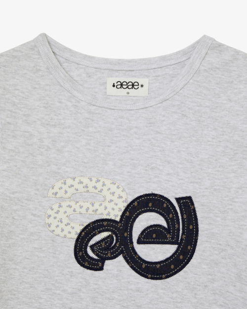 APPLIQUE FLOWER LOGO TEE [LIGHT GREY]