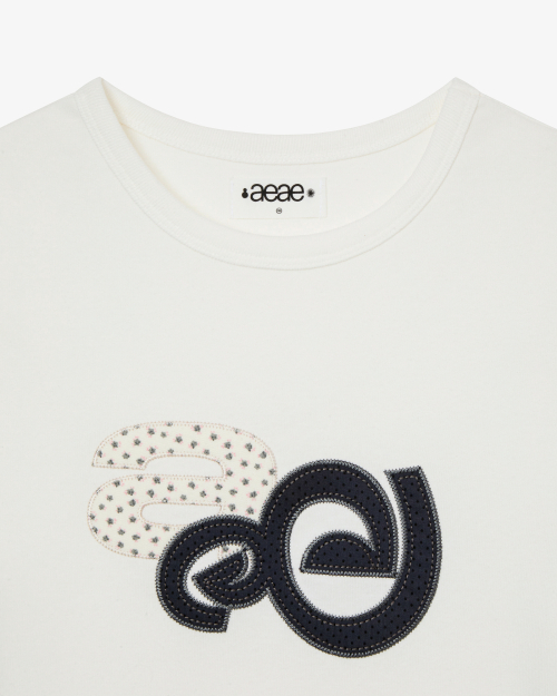 APPLIQUE FLOWER LOGO TEE [WHITE]