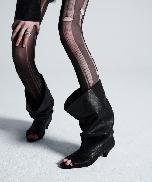 101 slouchy open toe boots / black