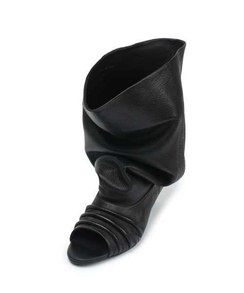 101 slouchy open toe boots / black