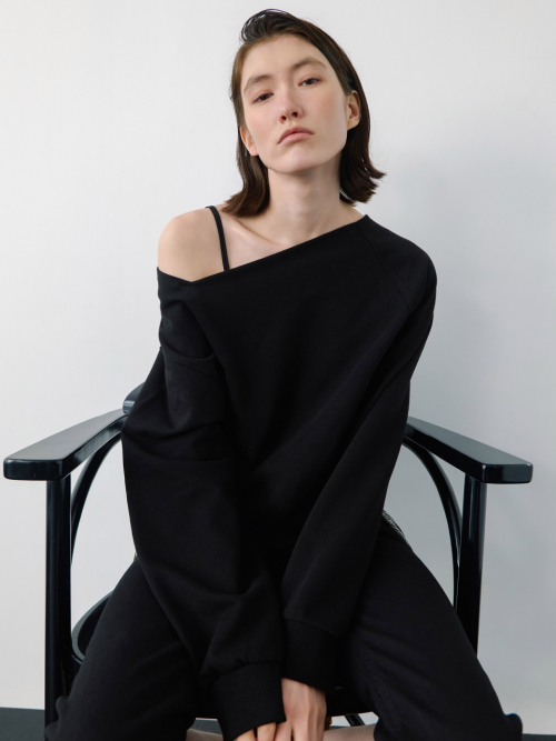 Loosefit Boat-neck Sweatshirt Black AT6TSA021BK