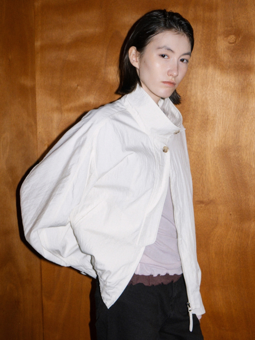 Minimal High-neck Blouson Cream AT6JPA005CR