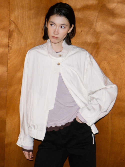 Minimal High-neck Blouson Cream AT6JPA005CR