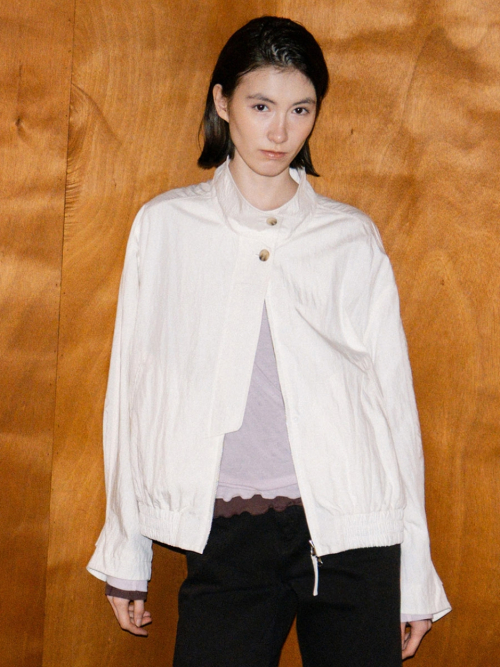 Minimal High-neck Blouson Cream AT6JPA005CR