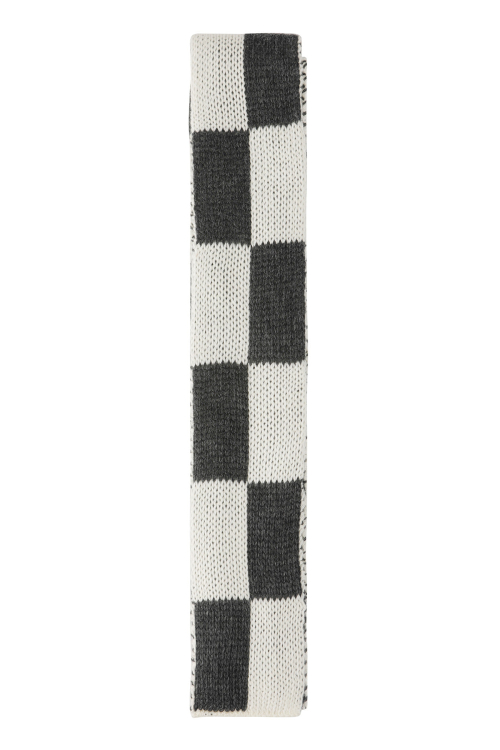 CHECKERED NEAT KNIT MUFFLER IN CHARCOAL