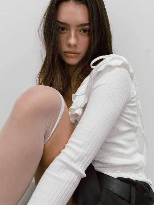 FRILL OFF SHOULDER T-SHIRT / WHITE