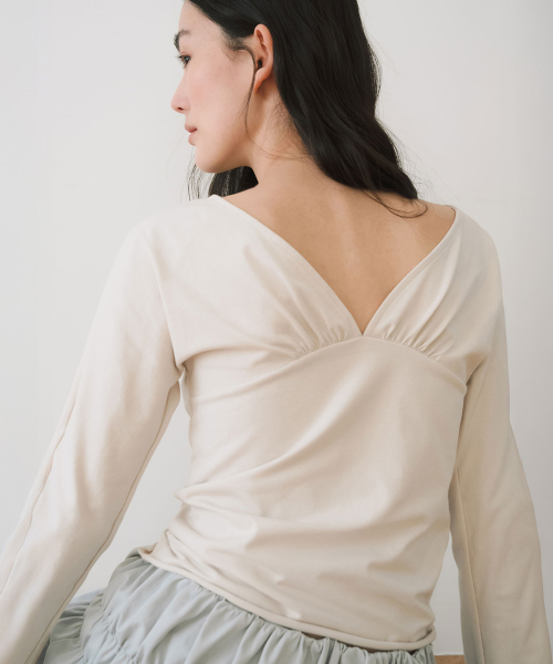 FRONTBACK SHIRRING CURVED TOP, ECRU