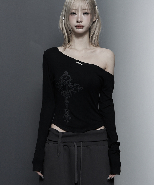 Lettering Printing One-Shoulder Long Sleeve Top (Black)