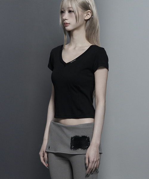 Dart Line V-Neck Slim Top (Black)