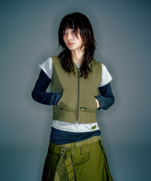 (WOMEN) WORKSHOP SLEEVELESS HOODIE ZIP-UP KHAKI