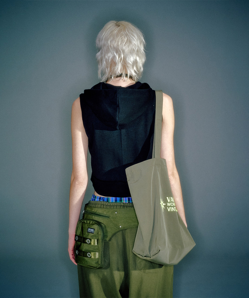 (WOMEN) WORKSHOP SLEEVELESS HOODIE ZIP-UP BLACK