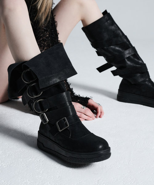103 matte buckle strap boots