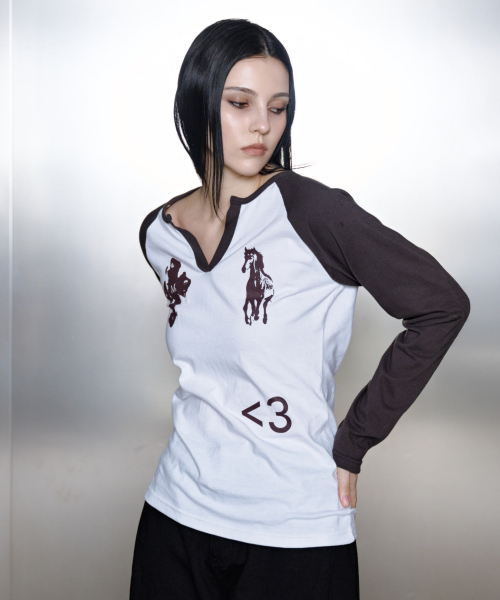 ANTIQ CROSS PONY LONG RAGLAN V-NECK SLEEVE T