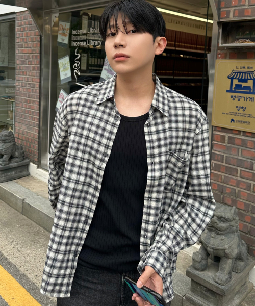 [ON][Crop OR Regular]Creeze checkered Black Over-Fit Long-Sleeved Shirt