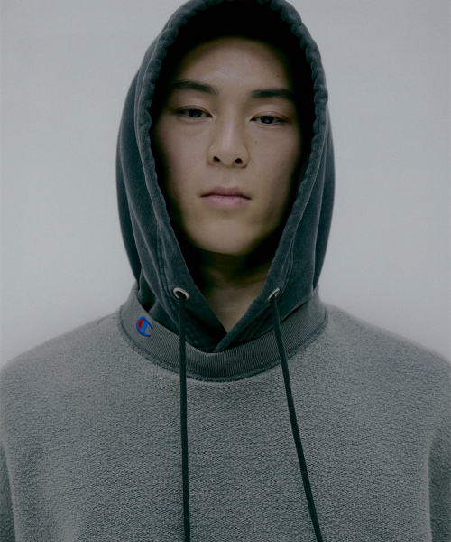 챔피온 X 엔할리우드 리버서블 크루넥 스웨트셔츠 Dark Grey