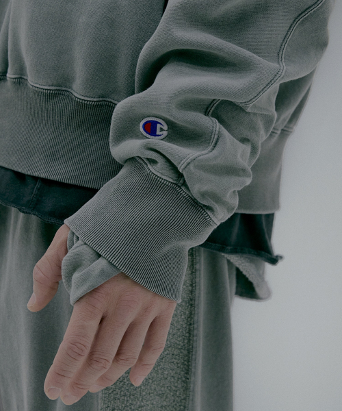 챔피온 X 엔할리우드 리버서블 크루넥 스웨트셔츠 Dark Grey