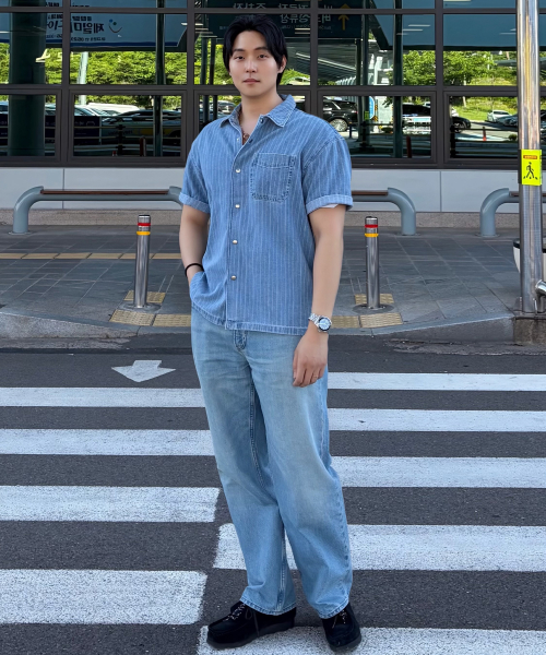 Stripe denim oversized fit pocket short-sleeved shirt