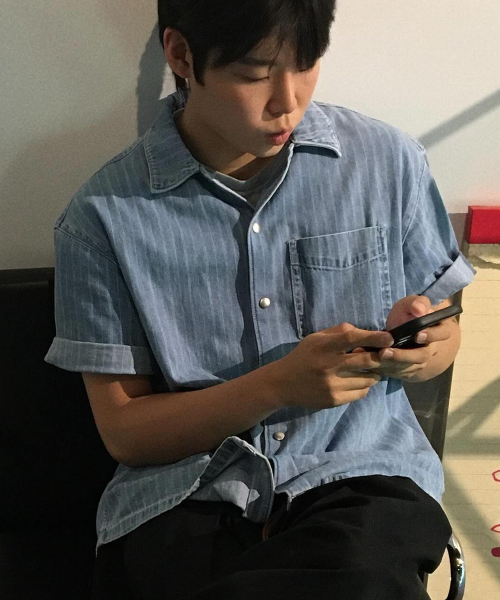 Stripe denim oversized fit pocket short-sleeved shirt