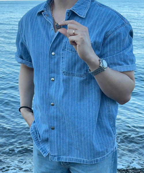 Stripe denim oversized fit pocket short-sleeved shirt