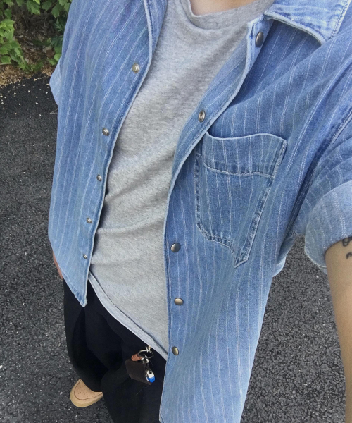 Stripe denim oversized fit pocket short-sleeved shirt