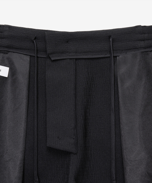 Relax Fit Crinkle Pull Banding Black Half Pants