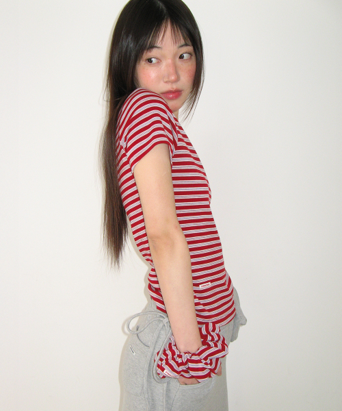 SCRUNCHIE SET SLIM FIT T SHIRT RED STRIPE